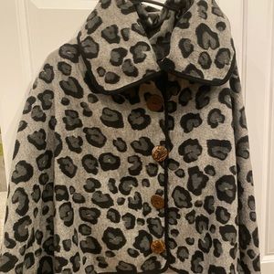 Gray leapard print poncho! Smoke free home